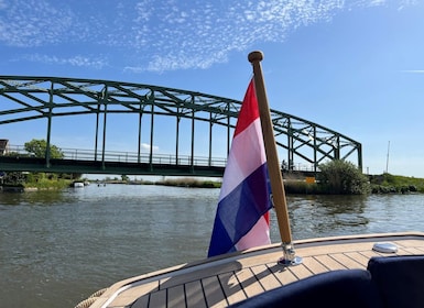 Schipluiden: Private Boat Tour to Rotterdam