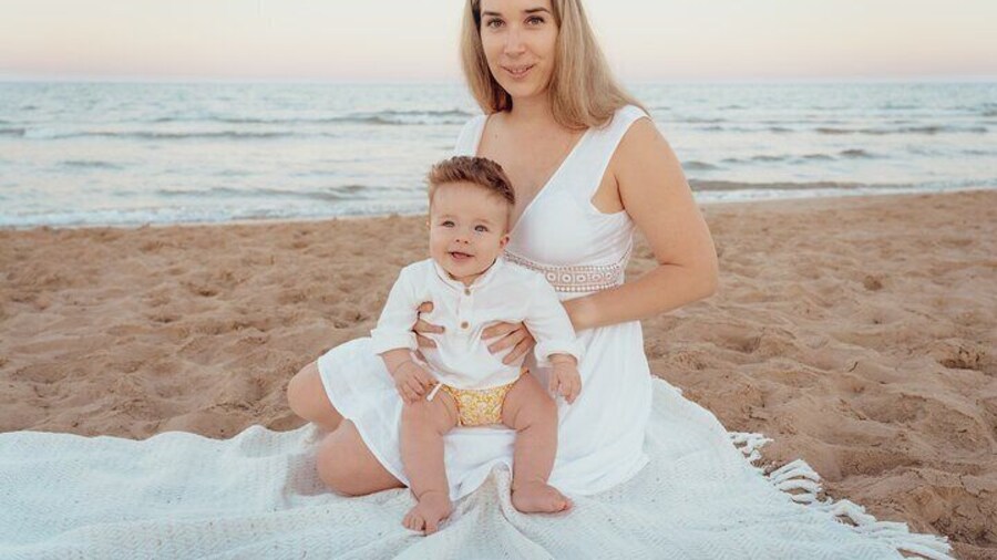 Sunset photo session on the best beaches in Alicante