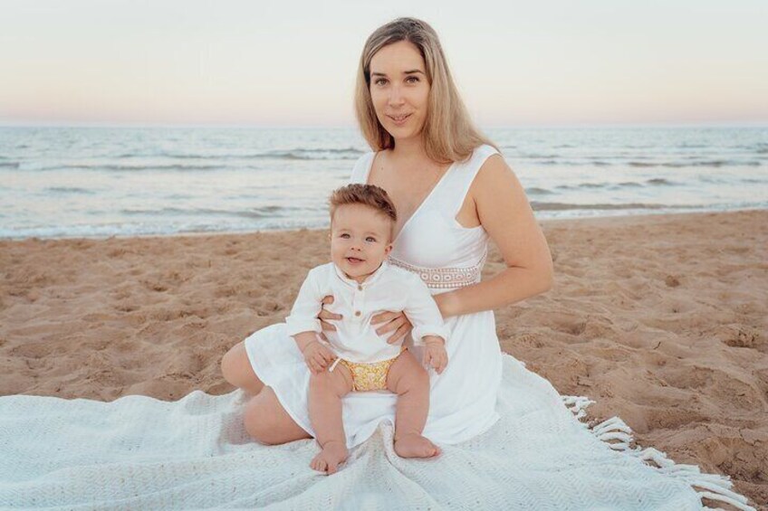 Sunset photo session on the best beaches in Alicante