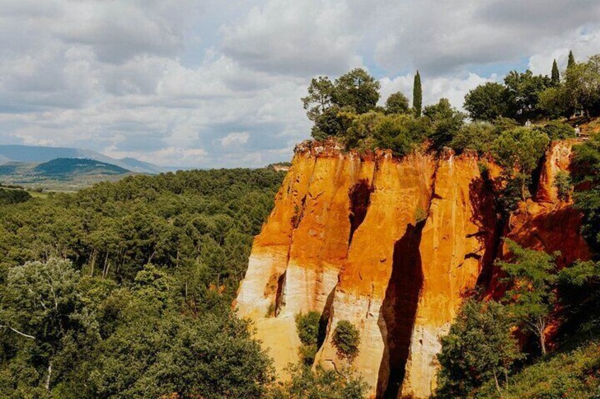 Day Trip to the Best Villages of Luberon Gordes and Rousillon