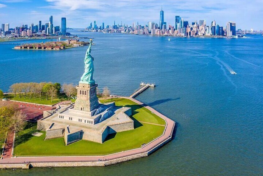 Private Statue of Liberty and Ellis Island Tour and Ferry