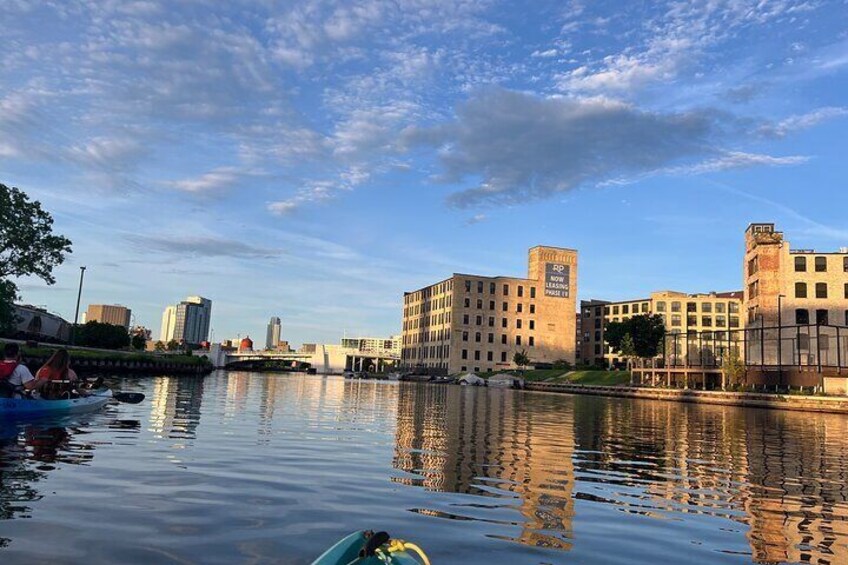 Small Group Kayak Tour of Skyline in Milwaukee 