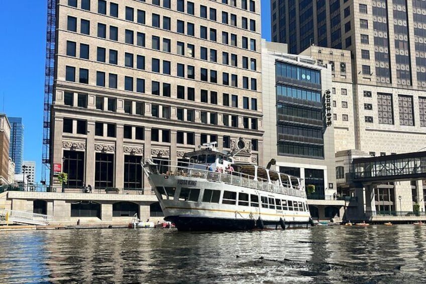 Small Group Kayak Tour of Skyline in Milwaukee