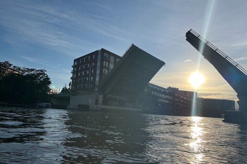Small Group Kayak Tour of Skyline in Milwaukee