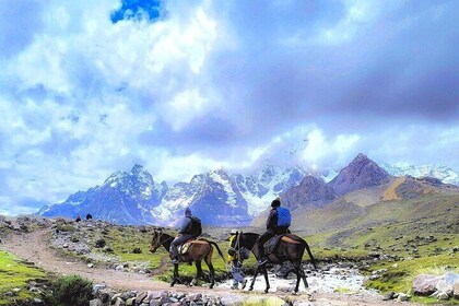 Horseback riding to Ausangate and the 7 lakes Full day Tour