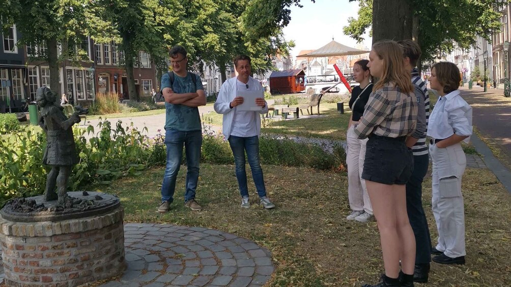 Picture 3 for Activity Zierikzee: City tour with guide "The legendes" NL/EN