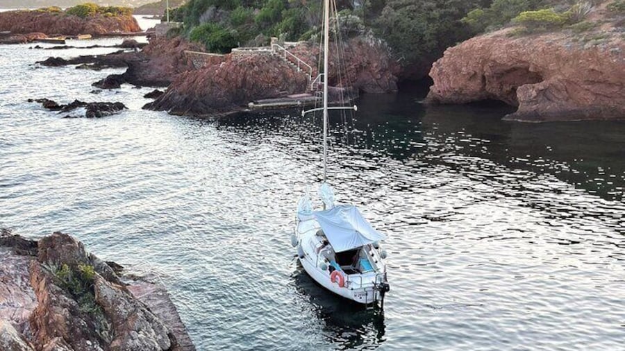 Sailing excursion & Provençal picnic