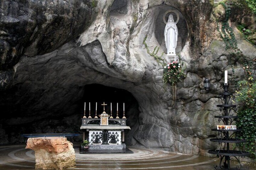 Lourdes Sanctuary and City Private Tour for Kids and Families