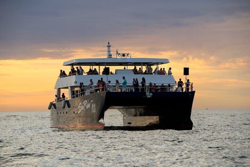 Luxury Sunset Cruise in Cabo