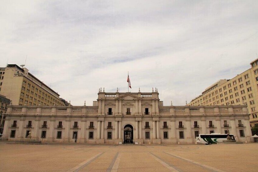 How grand is La Moneda Palace? This impressive building is a must-see on any visit to Santiago! #ChileTravel #SouthAmericanAdventure