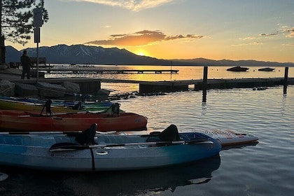 Experiencia en kayak al atardecer en South Lake Tahoe