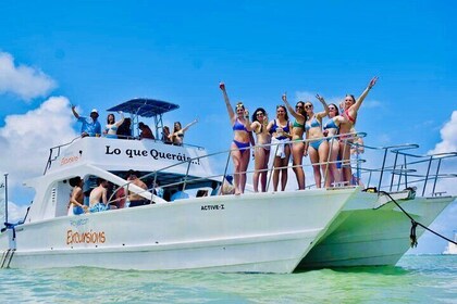 Private Catamaran Tour, Snorkelling, Open Bar and Slide Water