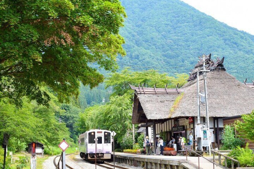 Ouchijuku Full Day Tour with Licensed Guide and Vehicle