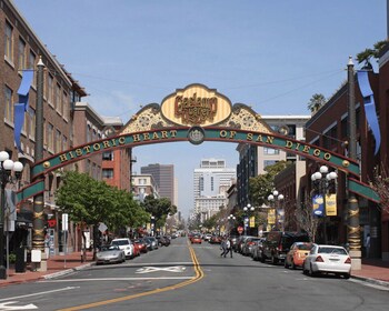 San Diego : Gaslamp Quarter Frontier History Walking excursion