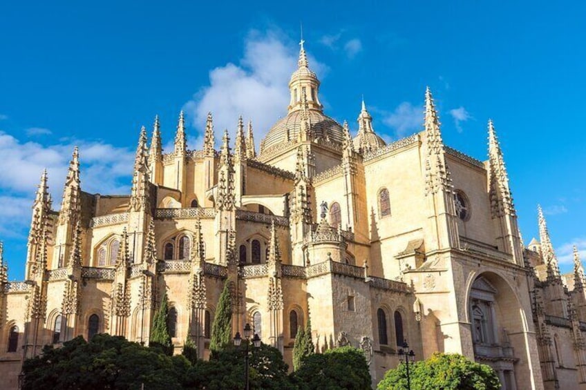 Segovia City Highlights Private Guided Tour for Kids and Families
