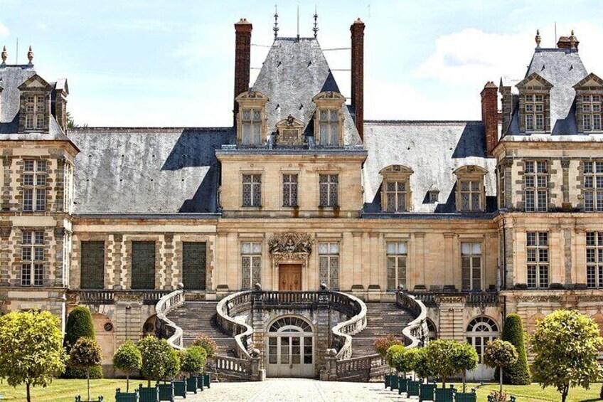 Excursion to Fontainebleau Castle Barbizon Guided Tour from Paris