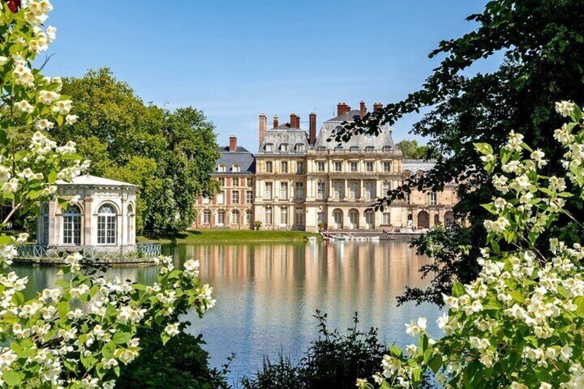 Excursion to Fontainebleau Castle Barbizon Guided Tour from Paris