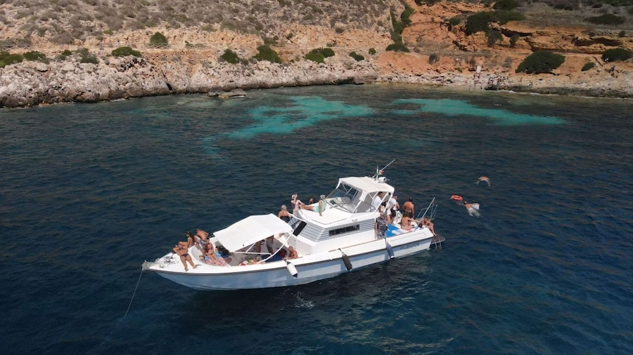 From Trapani: Favignana and Levanzo Yacht Tour with Lunch
