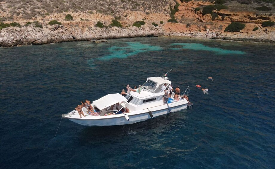 From Trapani: Favignana and Levanzo Yacht Tour with Lunch