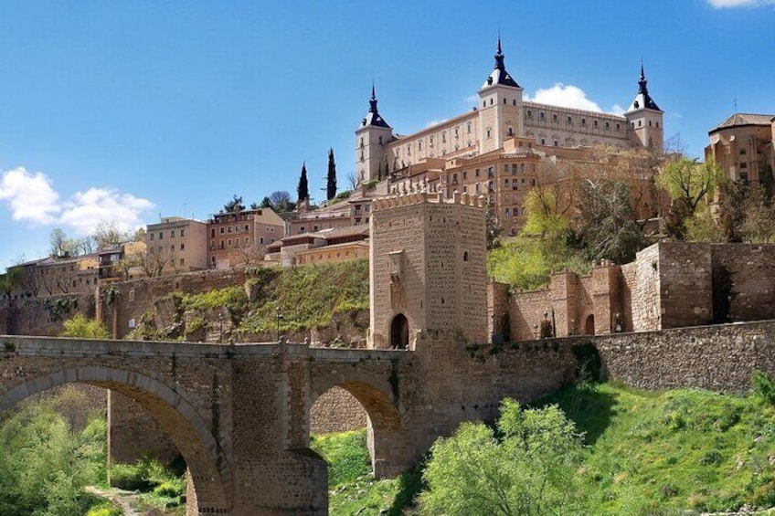 Afternoon Segovia Tour with Cathedral & Alcazar Visit from Madrid