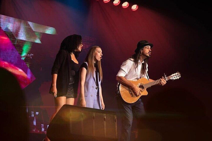 Canadiana Musical Revue in Niagara Falls