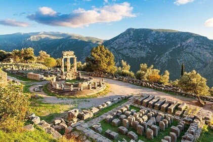 Delphi & Arachova: Sacred Ruins & Alpine Beauty