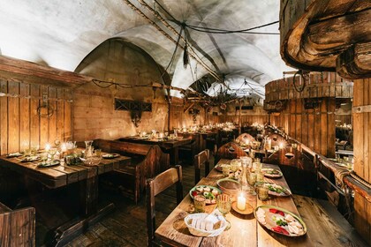 Prague: Medieval Dinner with Unlimited Drinks