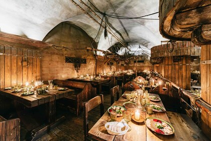 Prague: Medieval Dinner with Unlimited Drinks