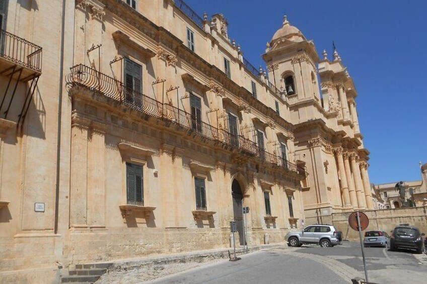 Small Group 4 Hours Food Tour in Noto