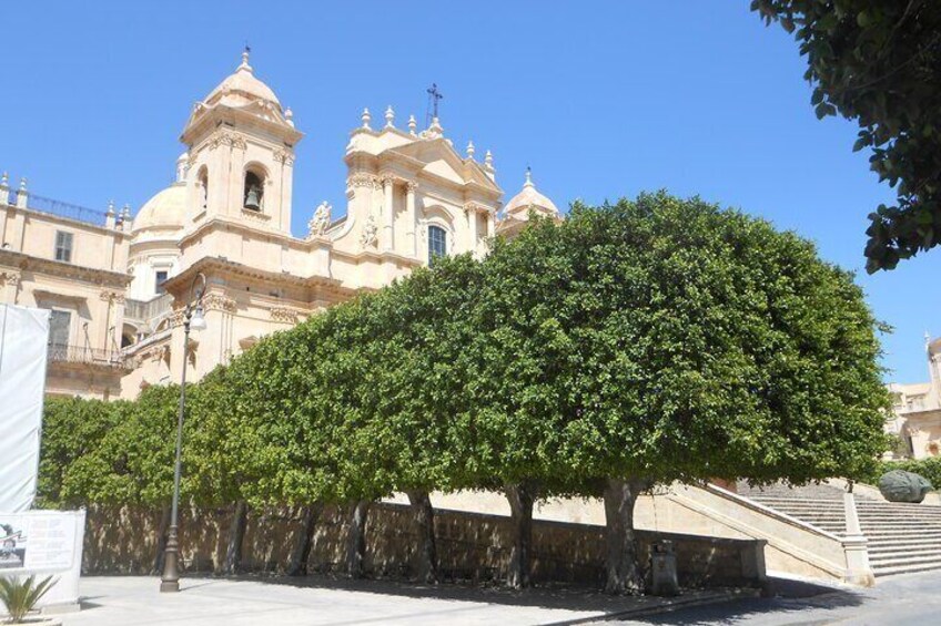 Small Group 4 Hours Food Tour in Noto