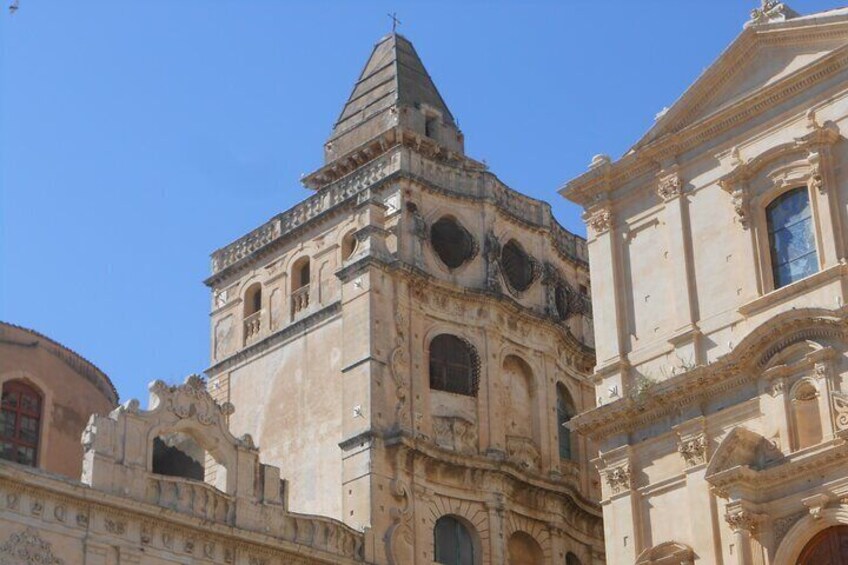 Small Group 4 Hours Food Tour in Noto