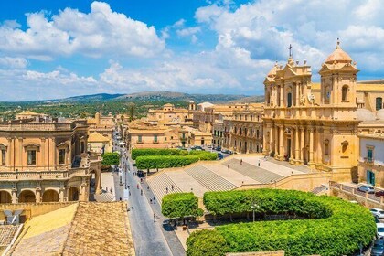 Small Group 4 Hours Food Tour in Noto