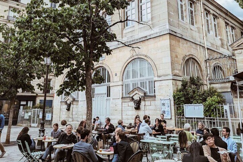 Le Marais Yiddish neighborhood par excellence with a pastry shop