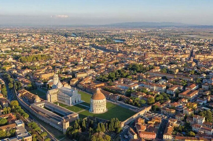 Pisa Walking Tour with Audio and Written Guide by a Local
