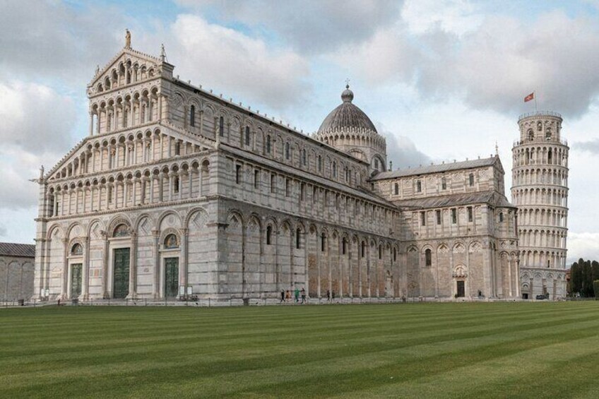Pisa Walking Tour with Audio and Written Guide by a Local