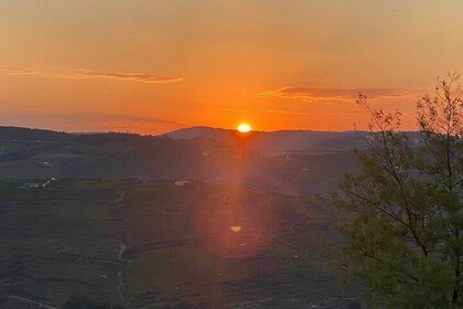 Douro: guided night hike to experience a mountain sunrise