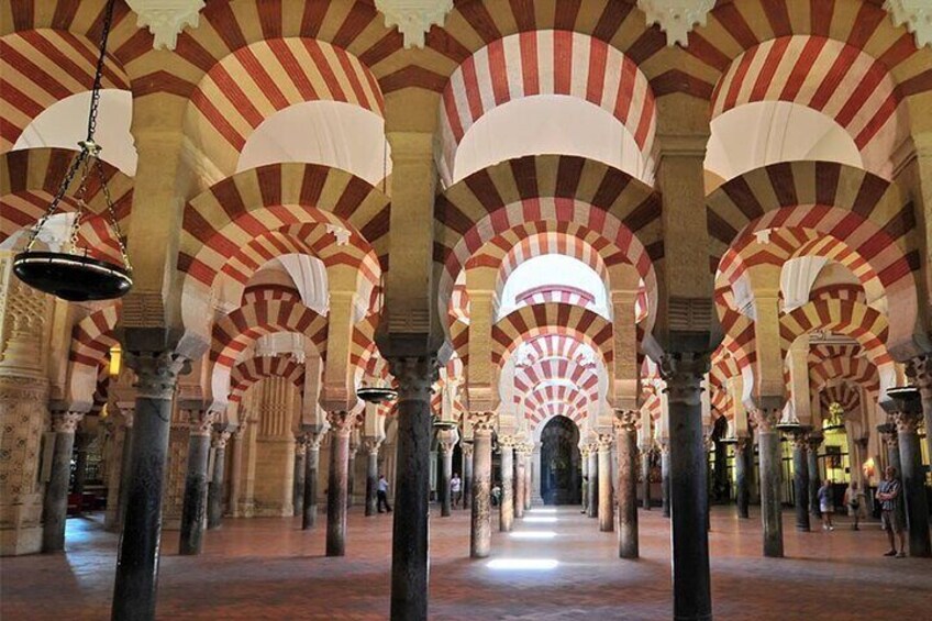 Tour in Cordoba Mosque, Cathedral and Jewish Quarter for 8 People