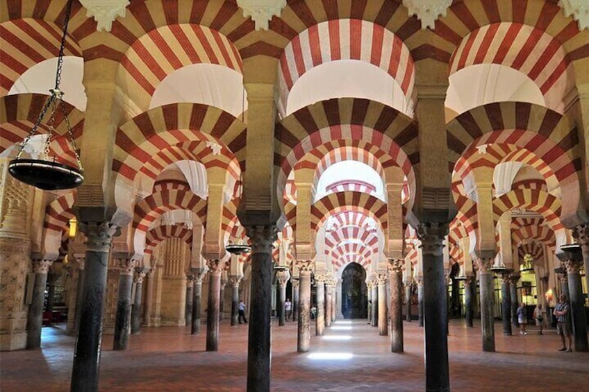 Tour in Cordoba Mosque, Cathedral and Jewish Quarter for 8 People
