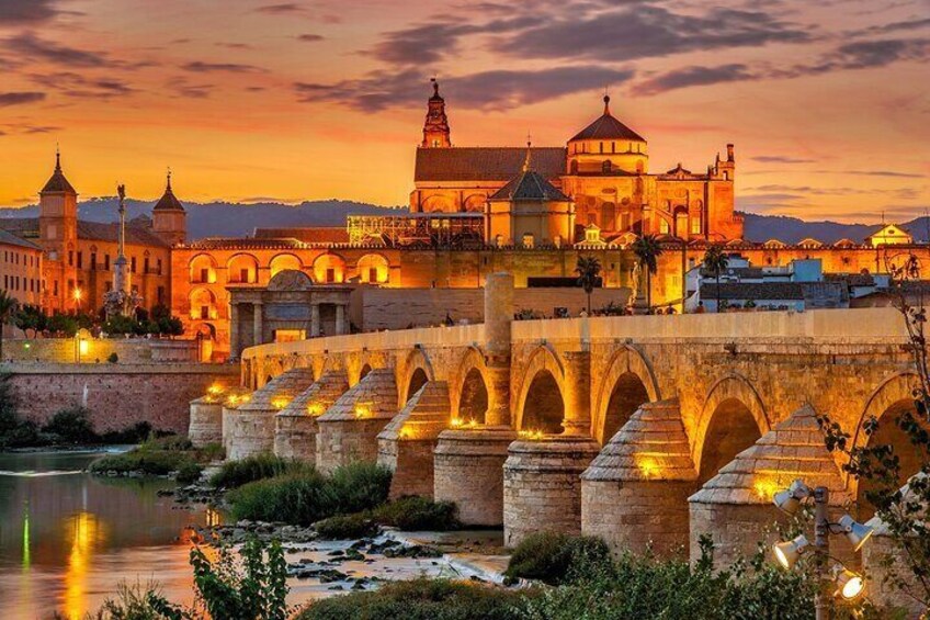 Tour in Cordoba Mosque, Cathedral and Jewish Quarter for 8 People