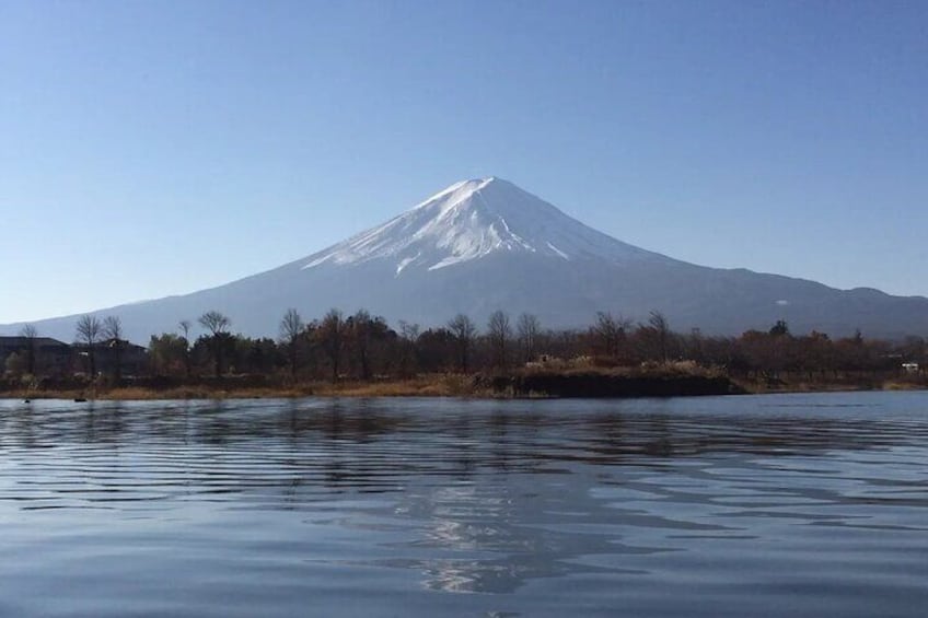 Go on a classic tour around Mt. Fuji and its scenic locations