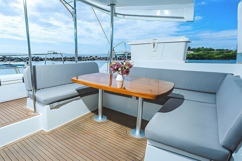 3 Hours Exclusive 45' Lagoon Catamaran Experience