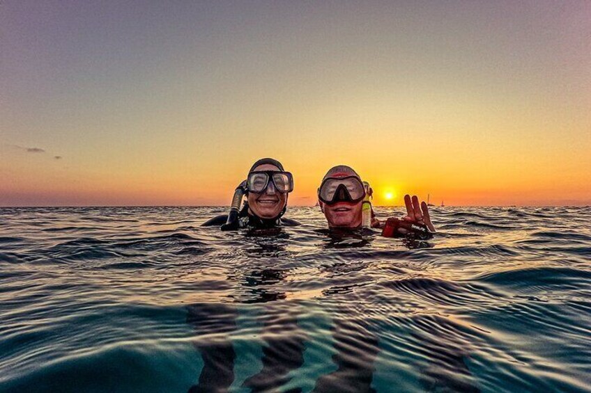 Couple Sunset Snorkeling in Aruba 