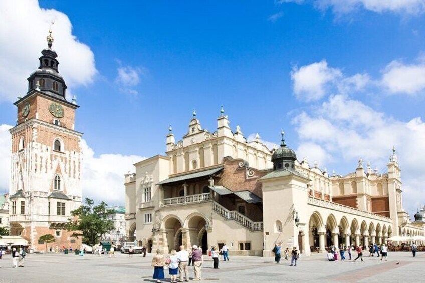 Old Town Sightseeing Group Tour by Electric Golf Cart in Krakow