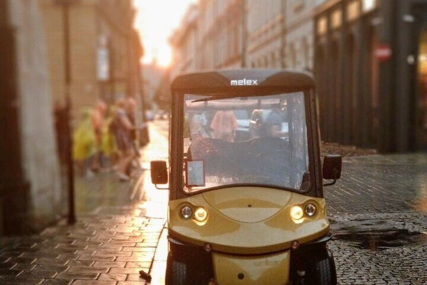 Old Town and Jewish Quarter by Golf Cart + Schindlers Factory Museum Guided Tour