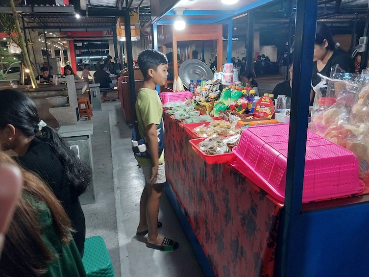 Local Balinese Culinary at Night Market and Authentic Souvenir