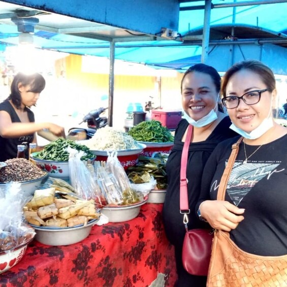 Local Balinese Culinary at Night Market and Authentic Souvenir