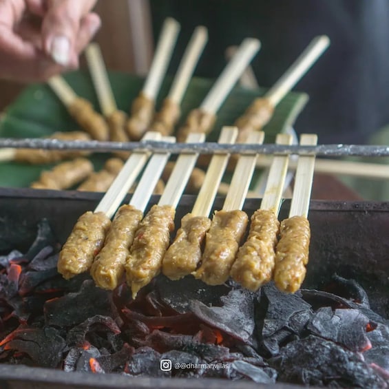 Local Balinese Culinary at Night Market and Authentic Souvenir