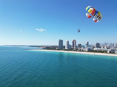 Upplev Miami Parasailing Fun Fly High Feel Free