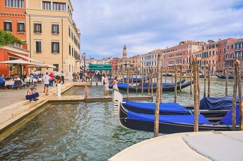 Cicchetti and Wine Tasting Tour in Venice