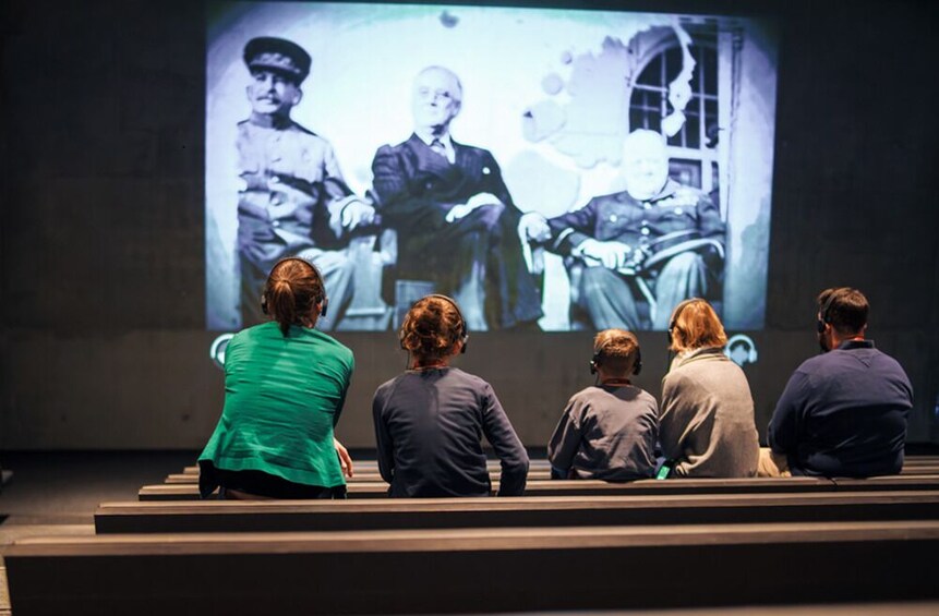 D-Day Unveiled: Museums & Mulberry Harbors Tour from Bayeux